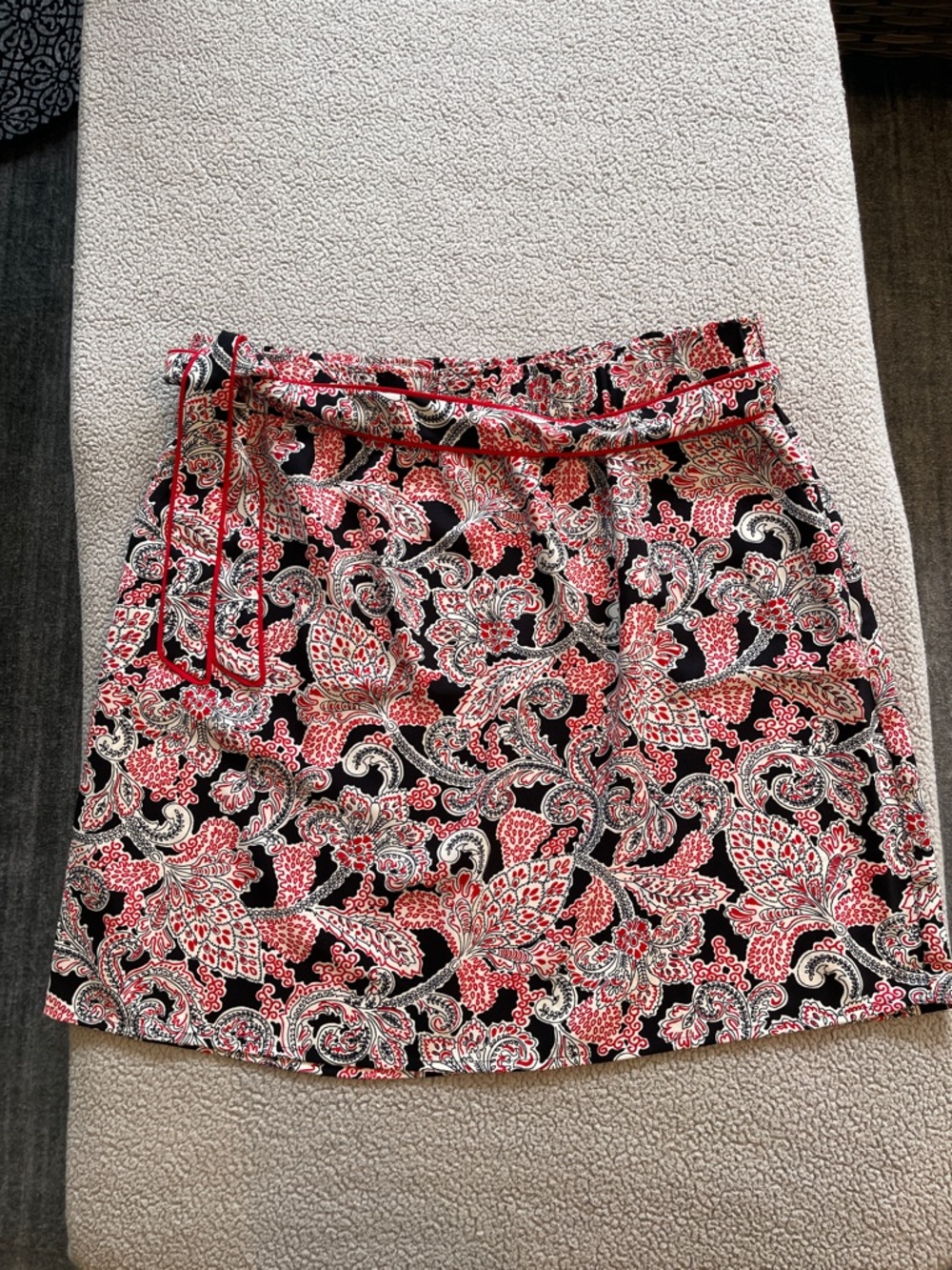 LOFT Navy, Red & White Paisley Skirt Size Large Petite